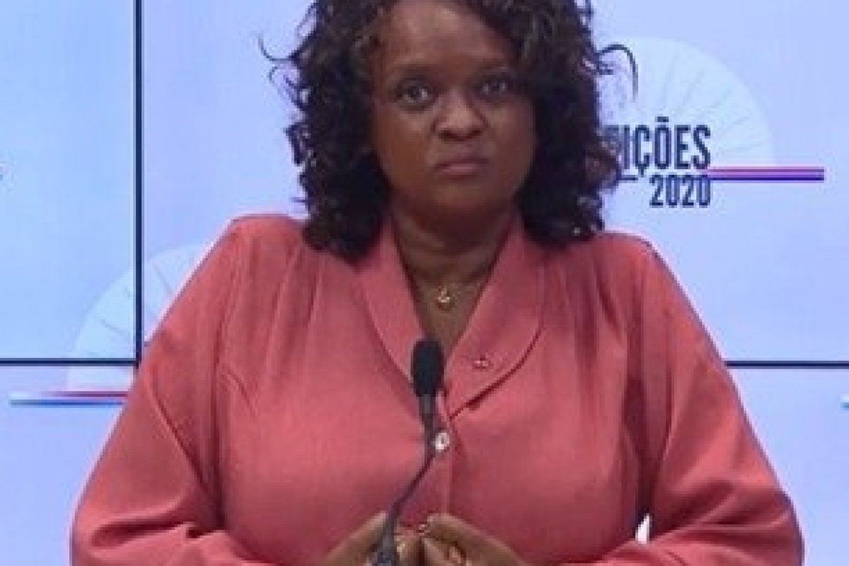 [Vídeo: Candidata a prefeita de Salvador se atrapalha e diz que aumentará impostos do município]