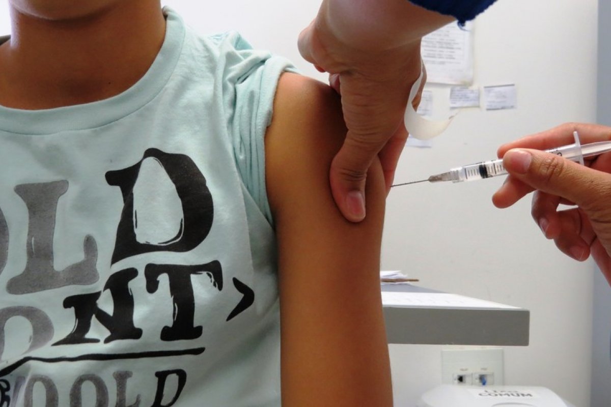 [ Salvador não atinge meta de vacinação para crianças. ]