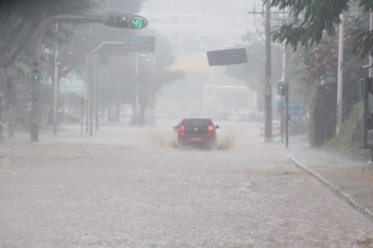 [Cidades do interior da Bahia e RMS registram alagamentos causados pela chuva desta sexta (20)]