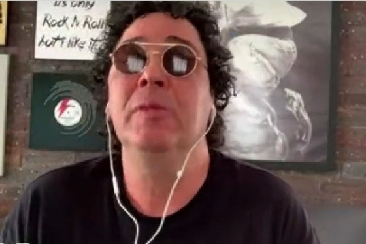 [Vídeo: Casagrande chora ao vivo ao falar da morte de Maradona ]