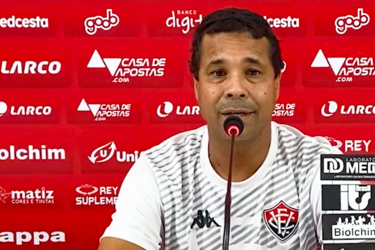 Após saída de Barroca, Rodrigo Chagas assume o Vitória: [Após saída de Barroca, Rodrigo Chagas assume o Vitória: