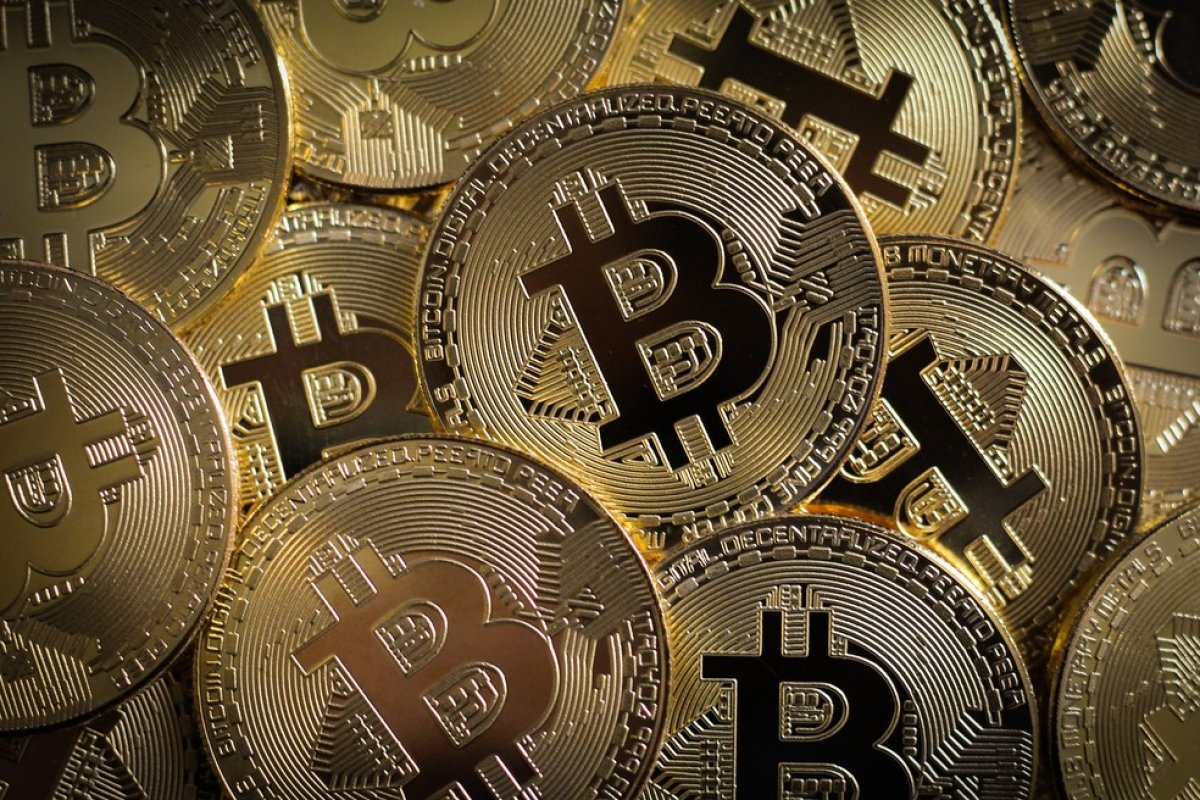[Bitcoin sobe 8% e bate recorde histórico ao ser negociado por US$ 19,8 mil ]