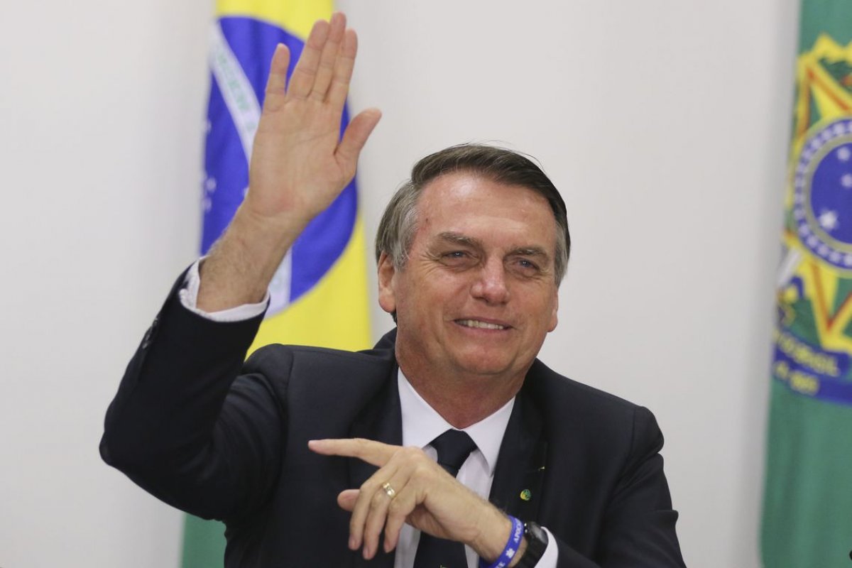 [Bolsonaro sinaliza redução no Imposto de Renda em 2020]