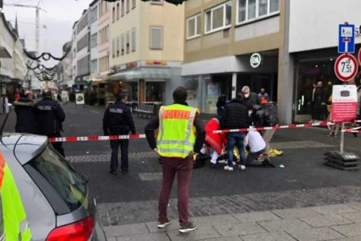 [Motorista mata duas pessoas e deixa outras 15 feridas após atropelamento na Alemanha ]