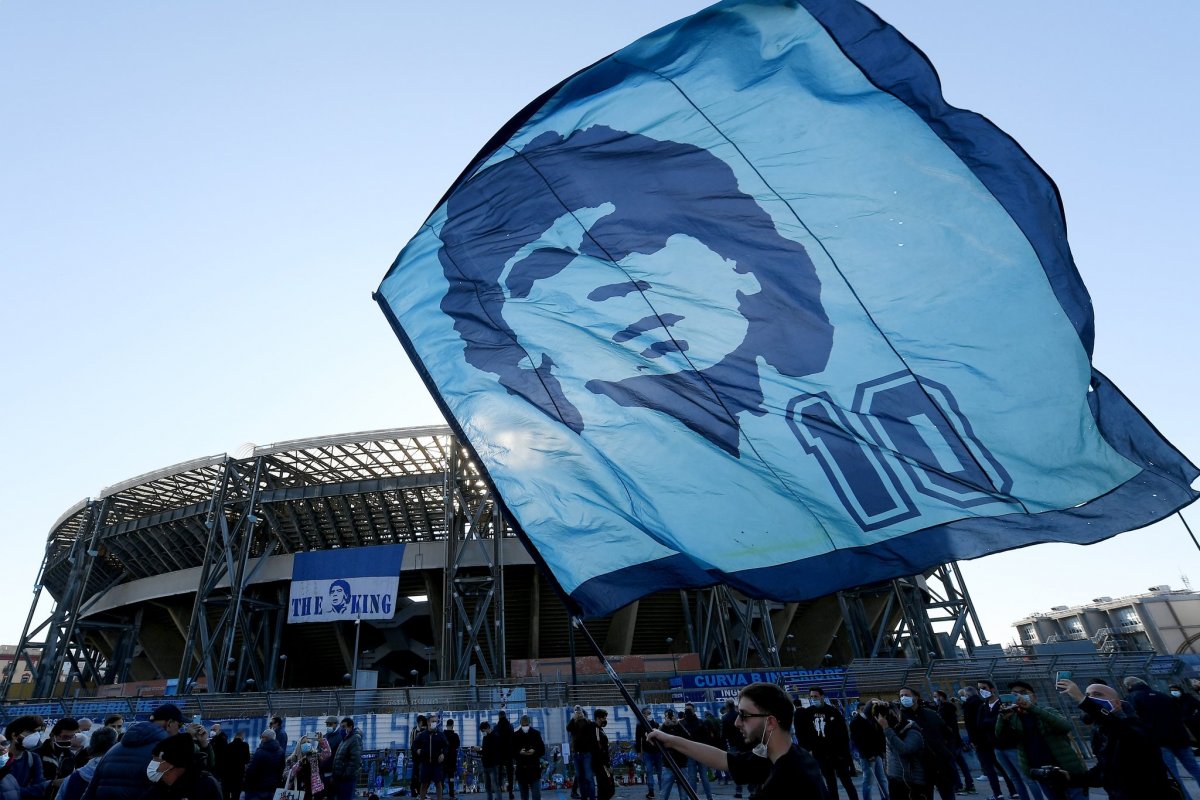 [Nome do Estádio de Napoli é oficialmente alterado para 'Diego Armando Maradona']