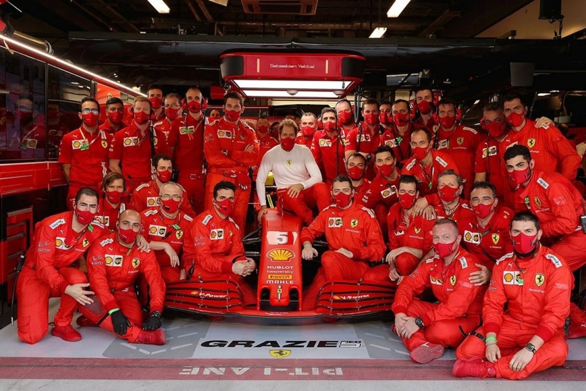 [Vettel se despede da Ferrari com festa e elogios a Leclerc em Abu Dhabi]