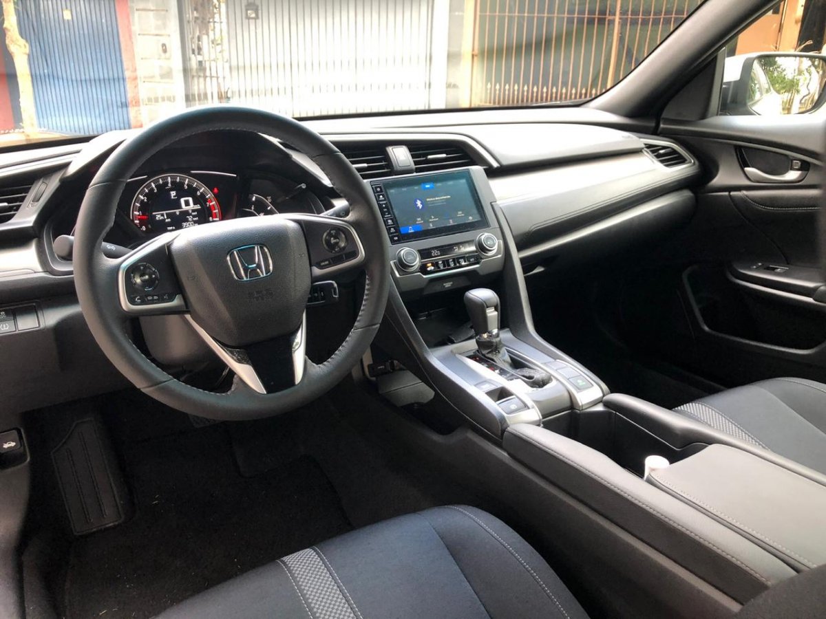 [Avaliamos o Civic LX: versão de entrada do sedã médio da Honda ]