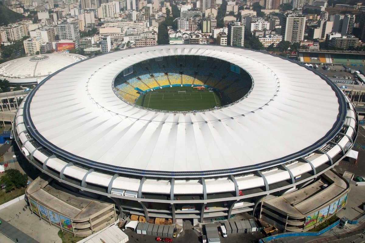 [Prefeitura e governo do Rio de Janeiro autorizam presença de público em estádios ]