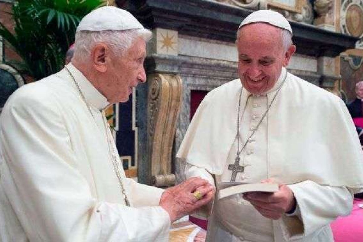 [Vatincano informa que Papa Francisco recebeu a vacina contra a Covid-19]