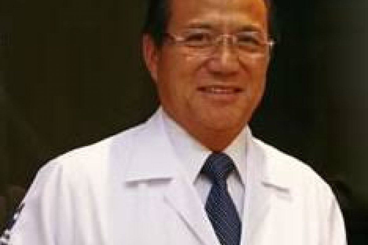 [Morre aos 73 anos, o renomado médico Anthony Wong ]