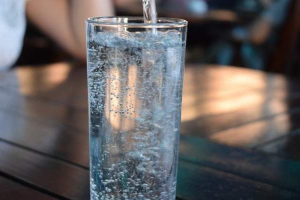 [Deputado baiano propõe em projeto de lei gratuidade de água potável em bares e restaurante]