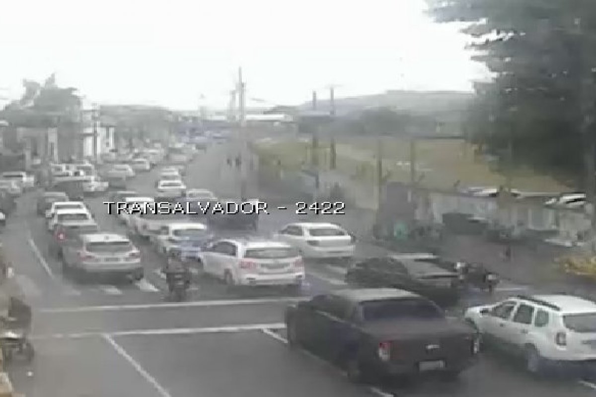 [Boletim de trânsito: Salvador registra fluxo intenso na tarde desta sexta-feira]