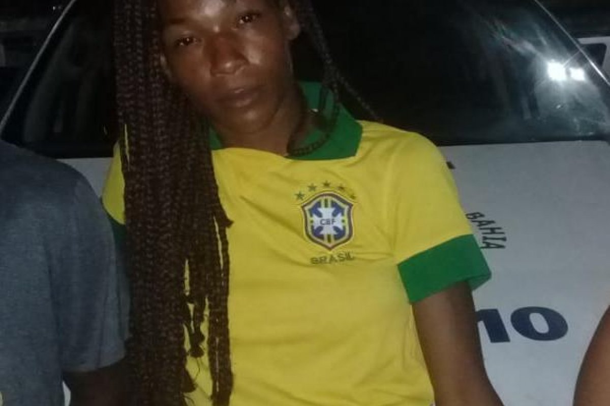 [Mulher é presa suspeita de comercializar drogas na região de Itapuã ]