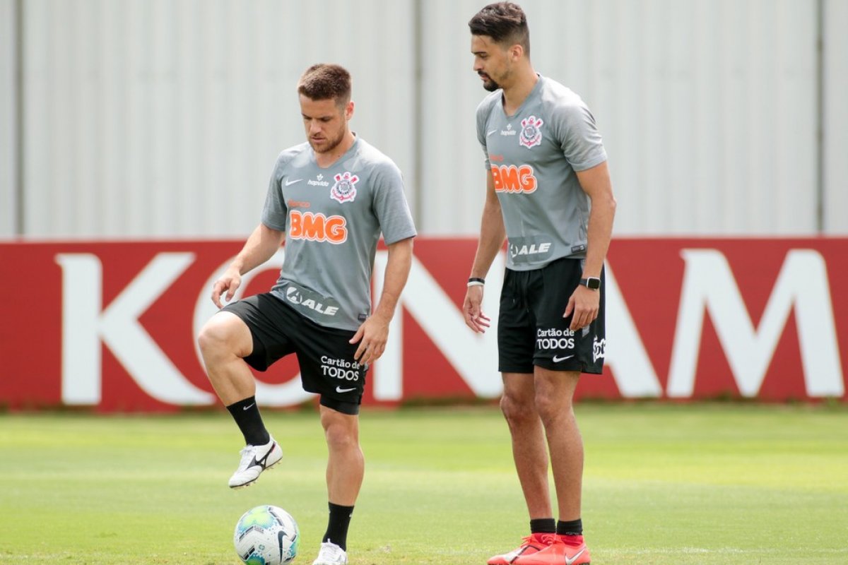 [Dez jogadores do Corinthians testam positivo para Covid-19]