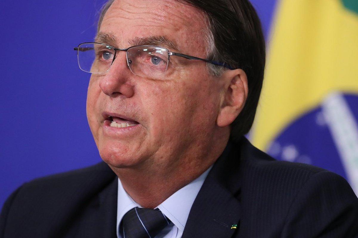 [Após Reunião com Guedes, Bolsonaro diz que pode zerar impostos federais para reduzir preço do diesel]