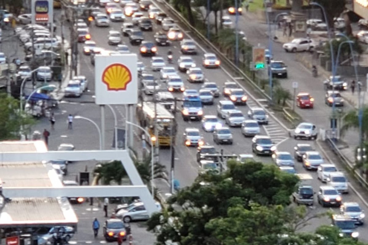 [Boletim do trânsito: saiba quais vias registram congestionamento em Salvador nesta quarta-feira (27)]