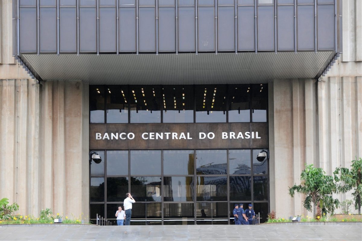 [Banco Central inicia primeira fase do open banking nesta segunda-feira (1º)]