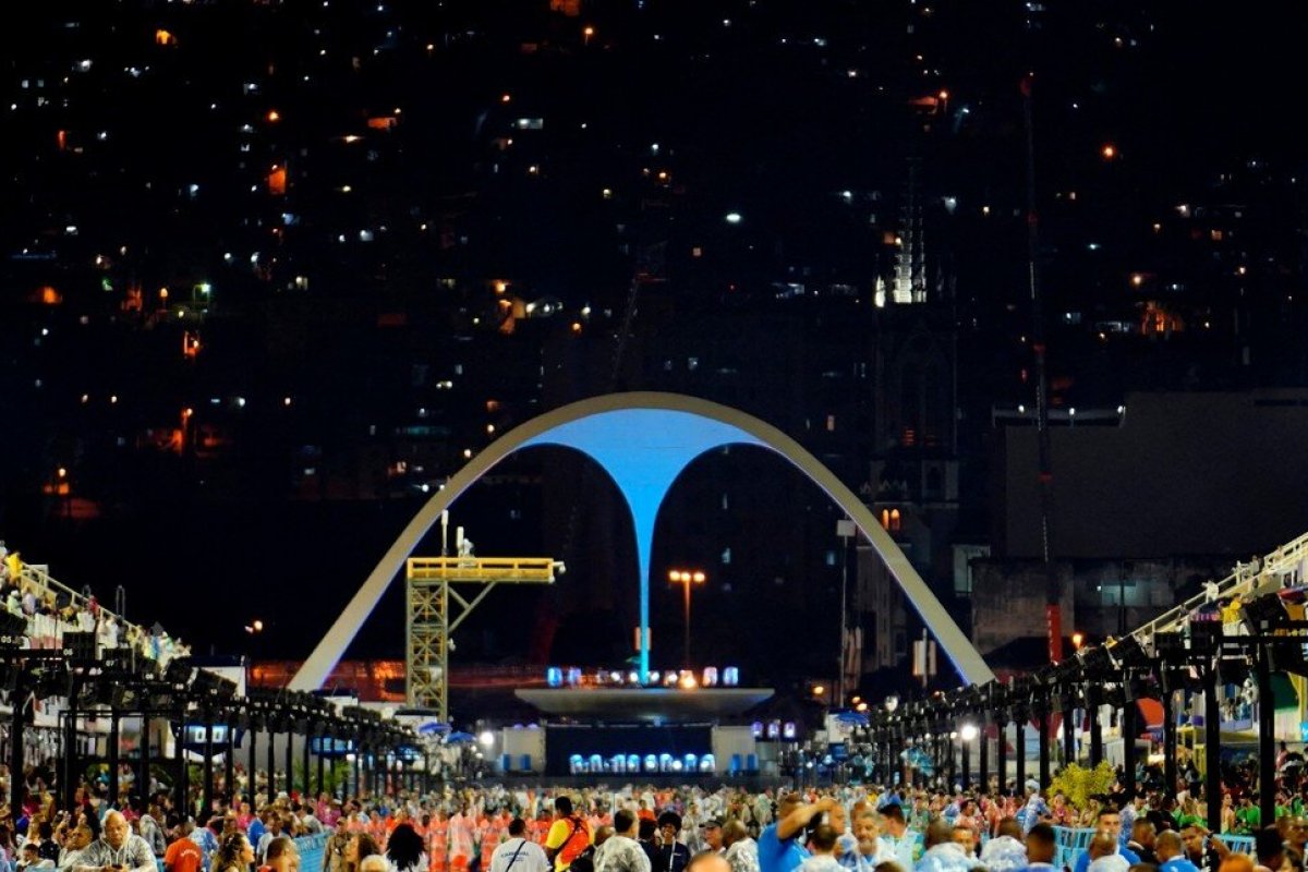 [Decreto sobre ponto facultativo na segunda de carnaval é revogado pelo prefeito do Rio de Janeiro, Eduardo Paes]
