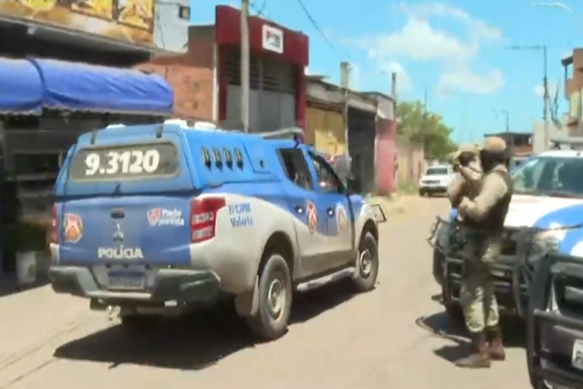 [Polícia Militar reforça segurança no bairro de Valéria, em Salvador]