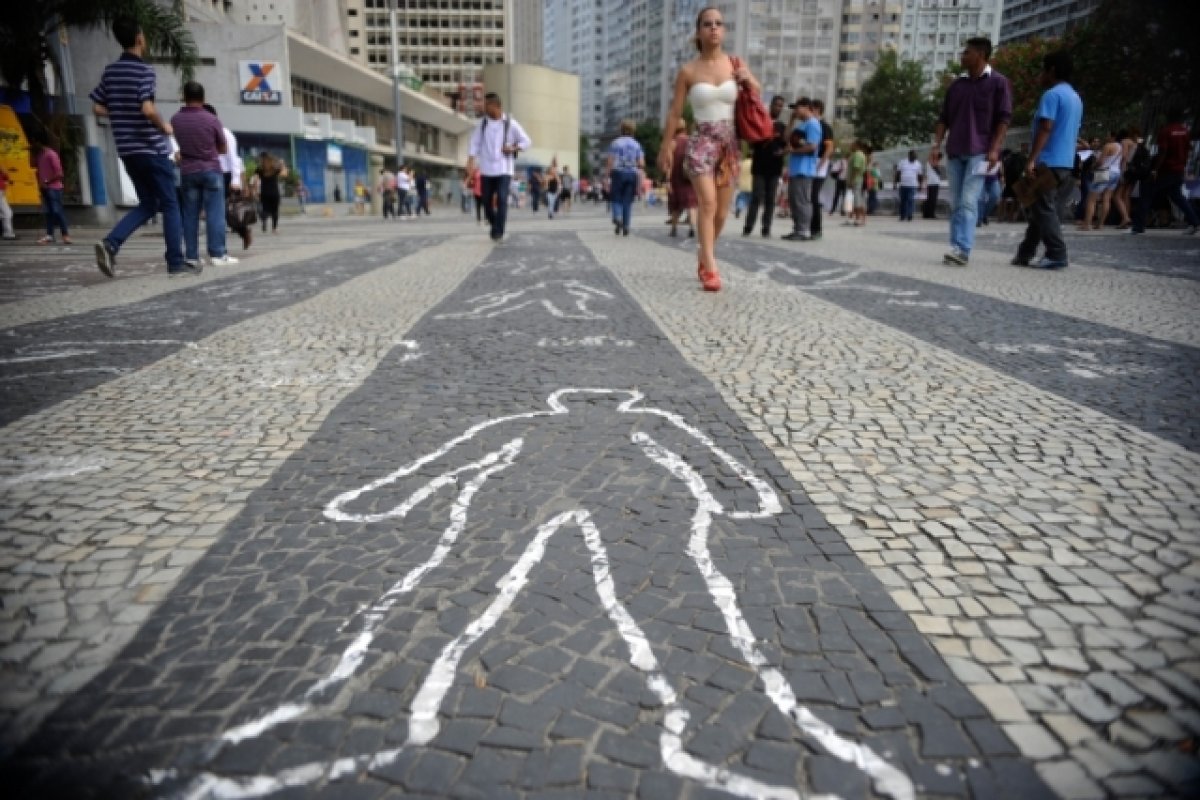 [Brasil registra crescimento de 5% nos assassinatos em 2020]