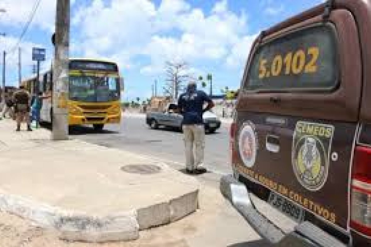 [Combate a roubos em ônibus e bancos é discutido em reunião entre MP-BA e Secretaria de Segurança Pública]