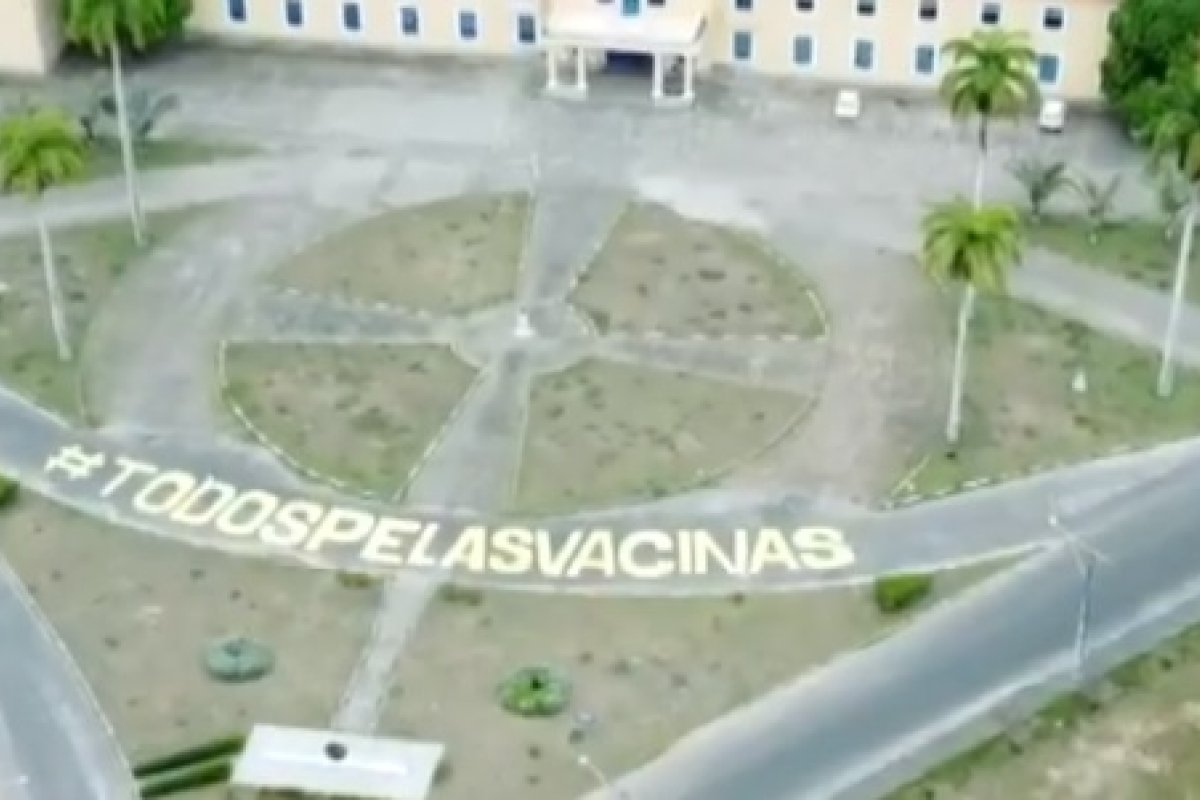 UFBA E UFRB pintam frase [UFBA E UFRB pintam frase