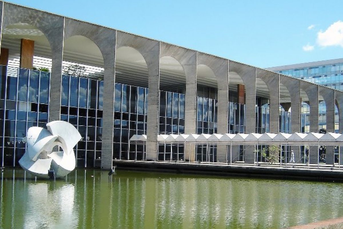 Embaixadas e consulados do Brasil gastaram