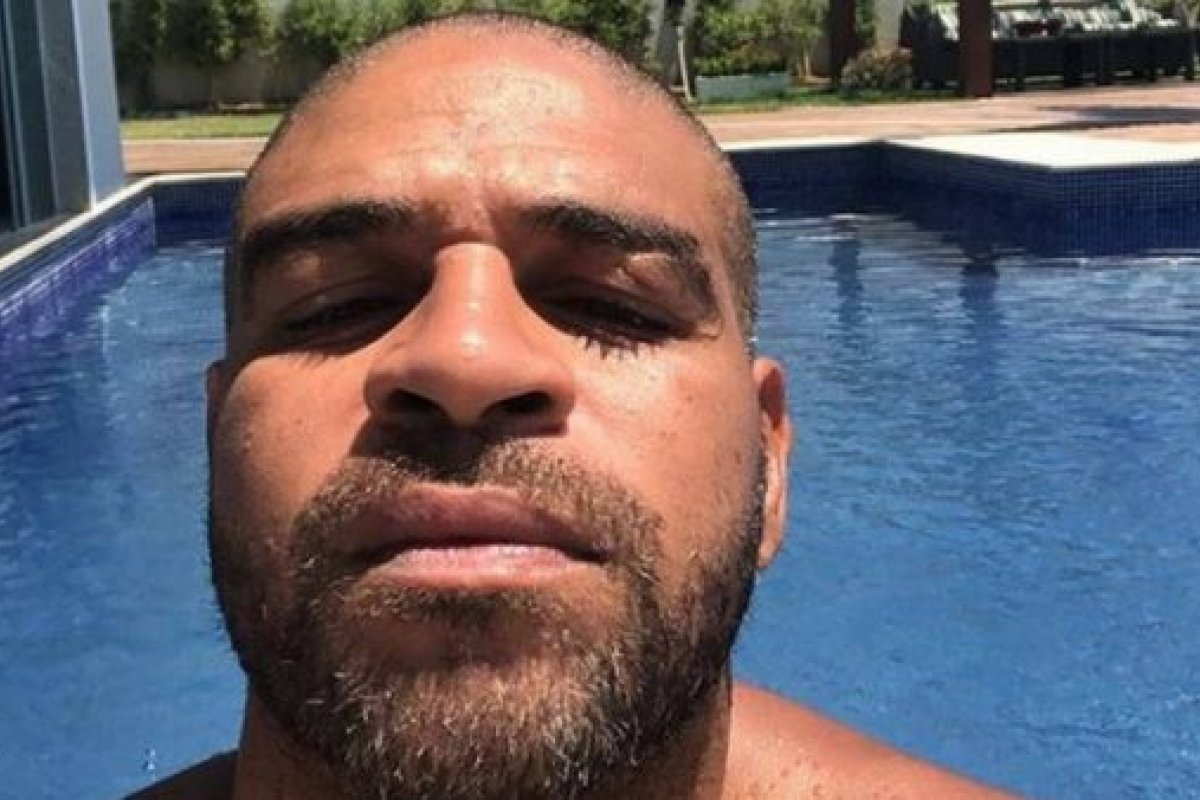 Nova vida! Adriano Imperador vende mansão por R 9 Milhões e se muda para Hotel Michel Telles Nova vida! Adriano Imperador vende mansão por R 9 Milhões e se muda para Hotel Michel Telles