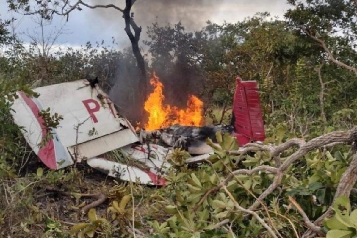 [Avião cai, mata duas pessoas e fere três em Mato Grosso]