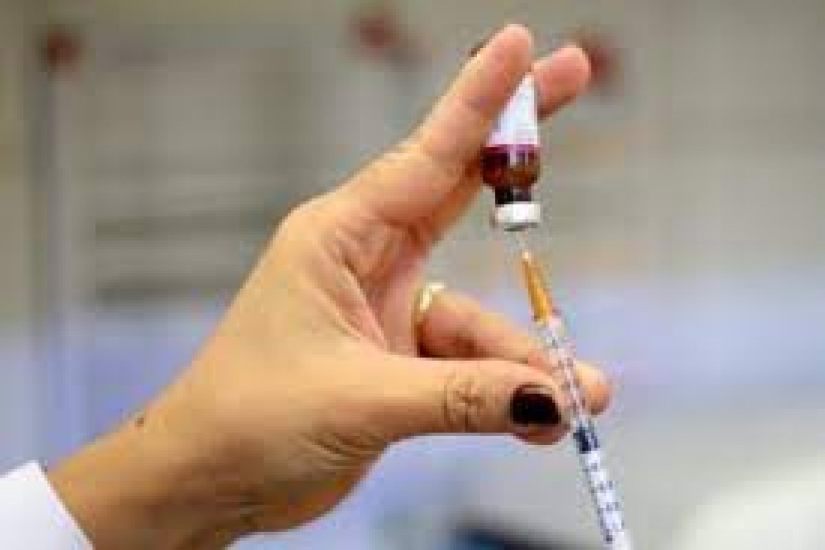 [Com a falta da vacina, quatro capitais interrompem imunização contra Covid-19 ]