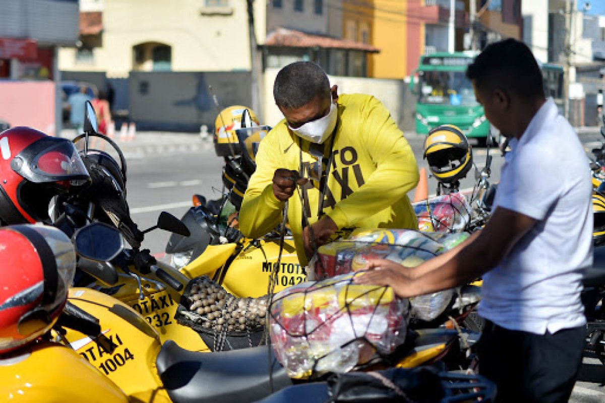 [Prazo para mototaxistas retirarem cestas básicas na Semob termina nesta sexta (26)]
