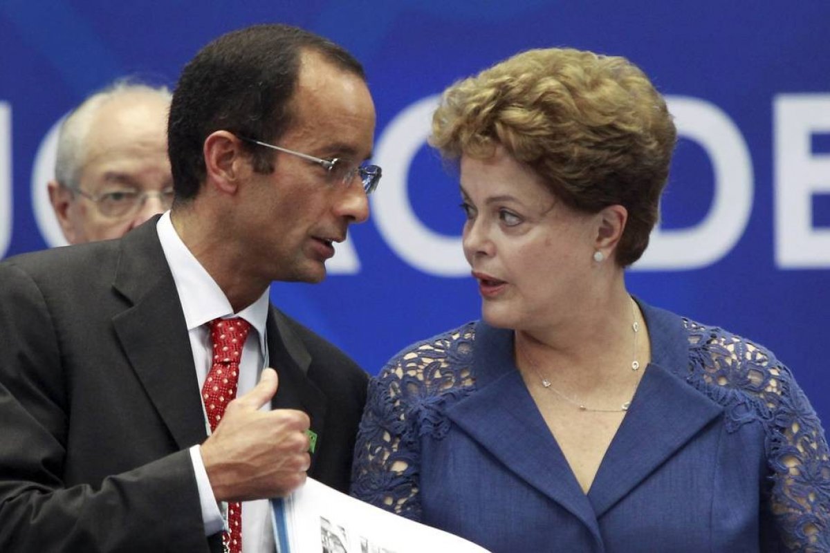 [Em emails entregues por delação, Marcelo Odebrecht dizia que Dilma sairia do Planalto “algemada”]