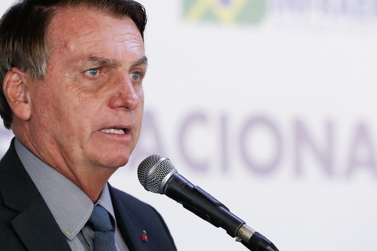 Bolsonaro diz que é [Bolsonaro diz que é