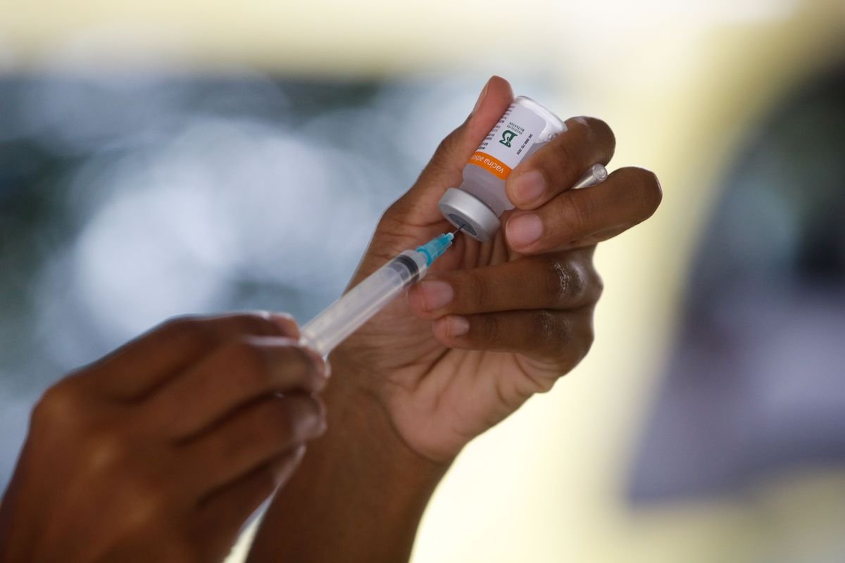 [Vacina CoronaVac apresenta 73,8% de eficácia após segunda dose, diz estudo]