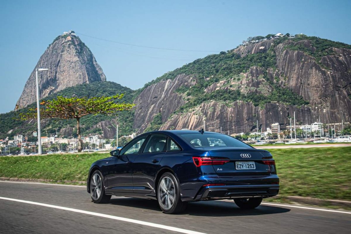 [Audi oferece novas versões do sedã A6 com motor 2.0 turbo ]