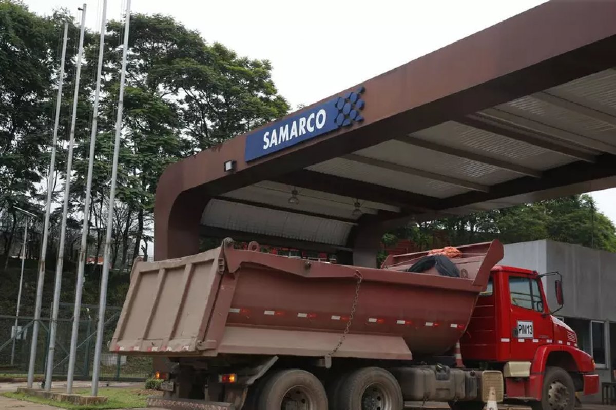 [Samarco Mineração entra com um pedido de recuperação judicial]