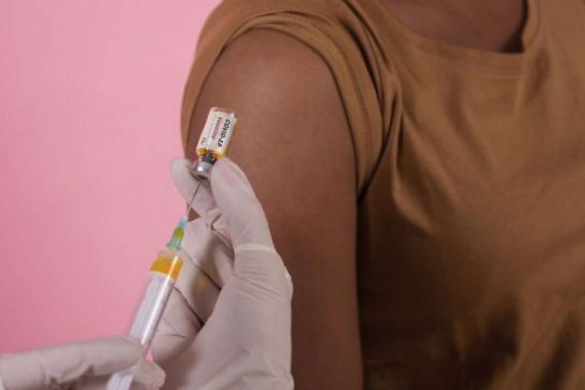 [Diretor de centro de controle de vacina da China admite que eficácia de imunizantes é baixa]