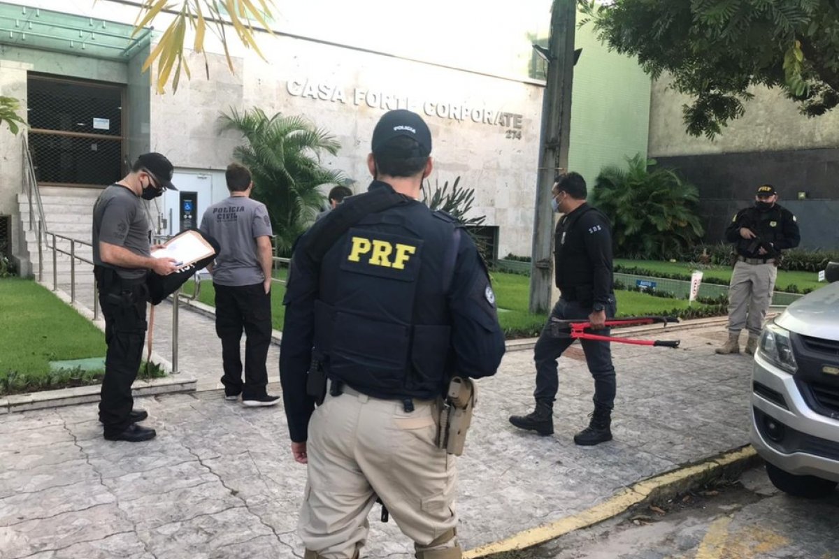 [Operação da Polícia Civil desarticula golpe em oferta de vacina contra a Covid-19 no Rio de Janeiro]