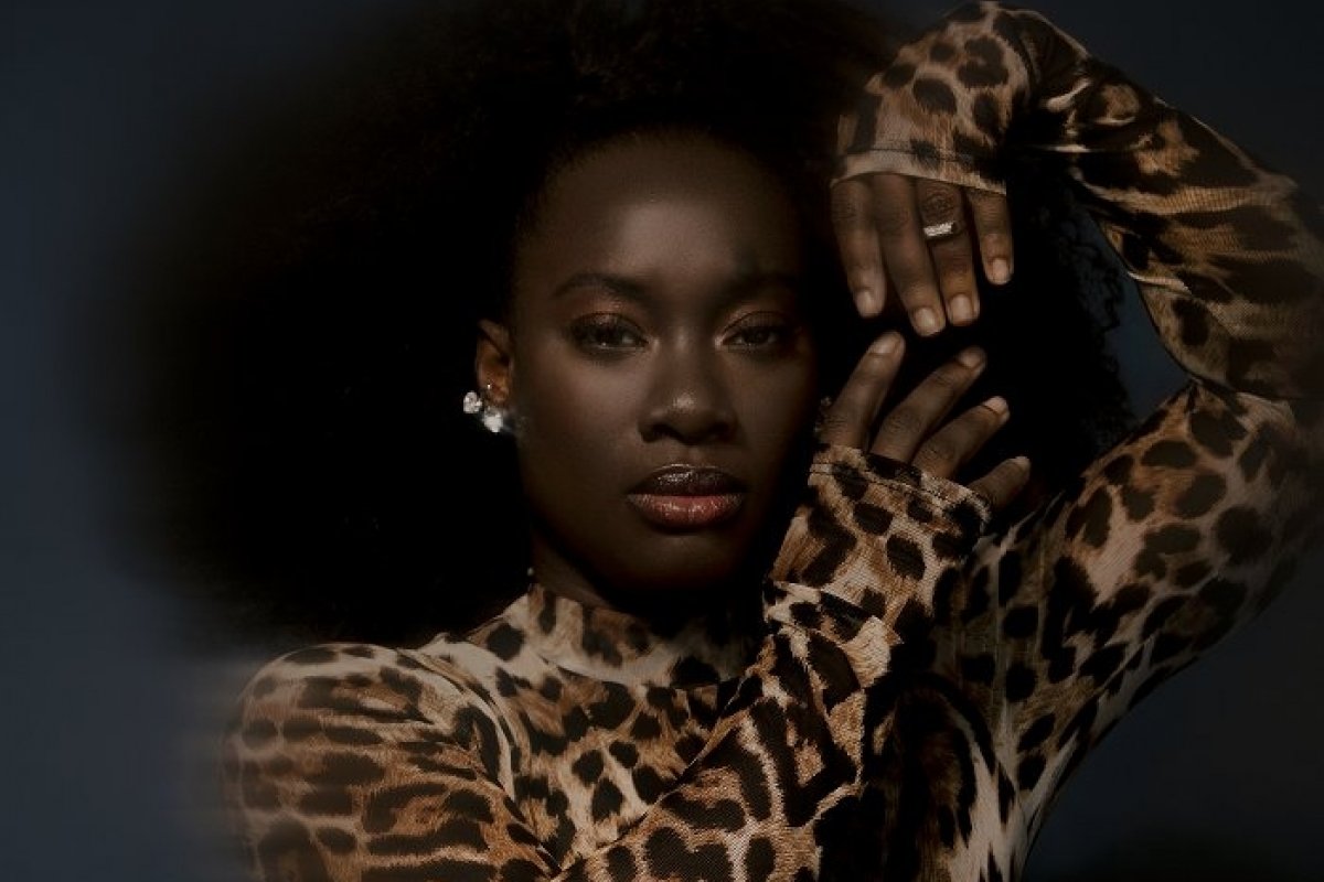 Nara Couto enaltece a beleza da mulher negra em remix de [Nara Couto enaltece a beleza da mulher negra em remix de