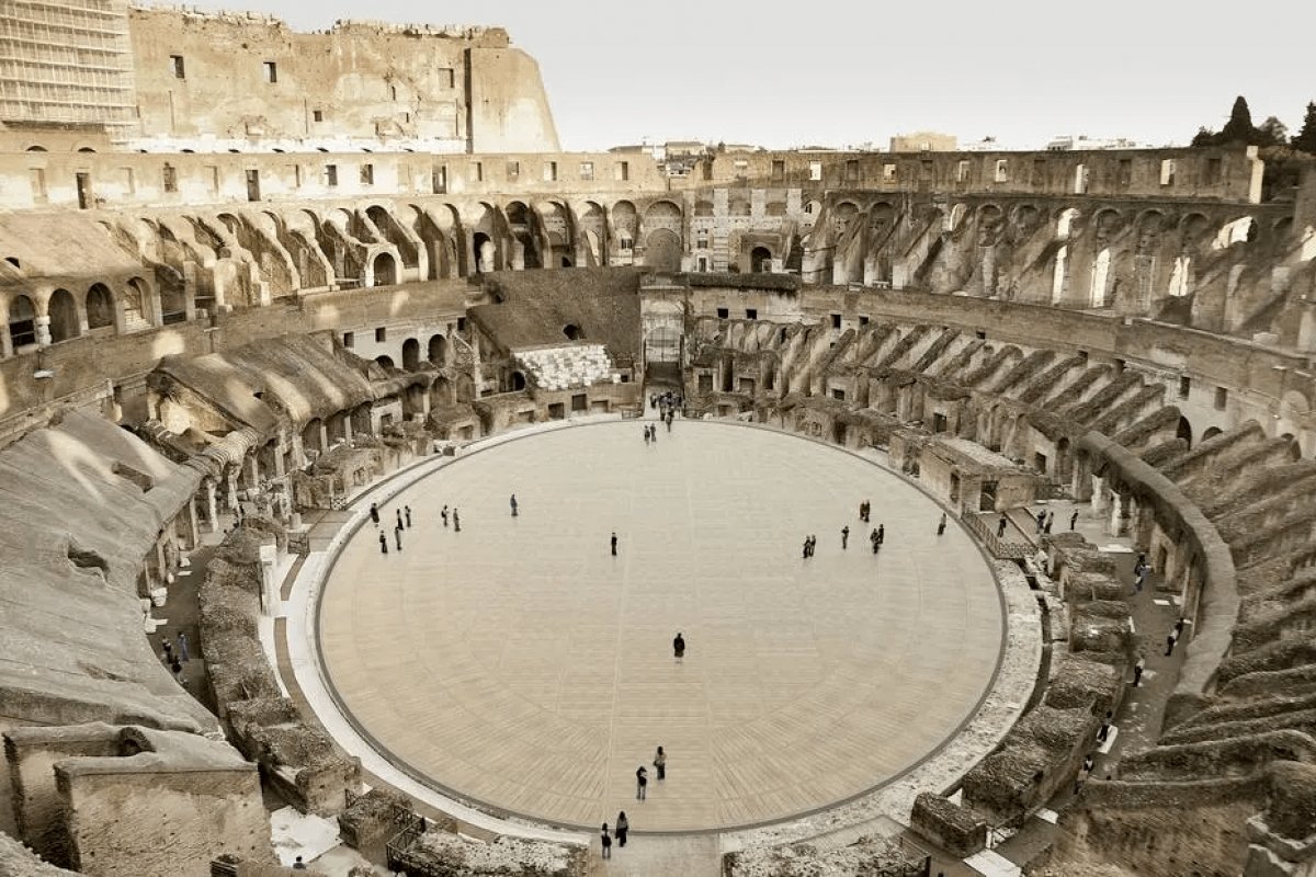 [Itália apresenta projeto para reconstrução da arena do Coliseu de Roma]