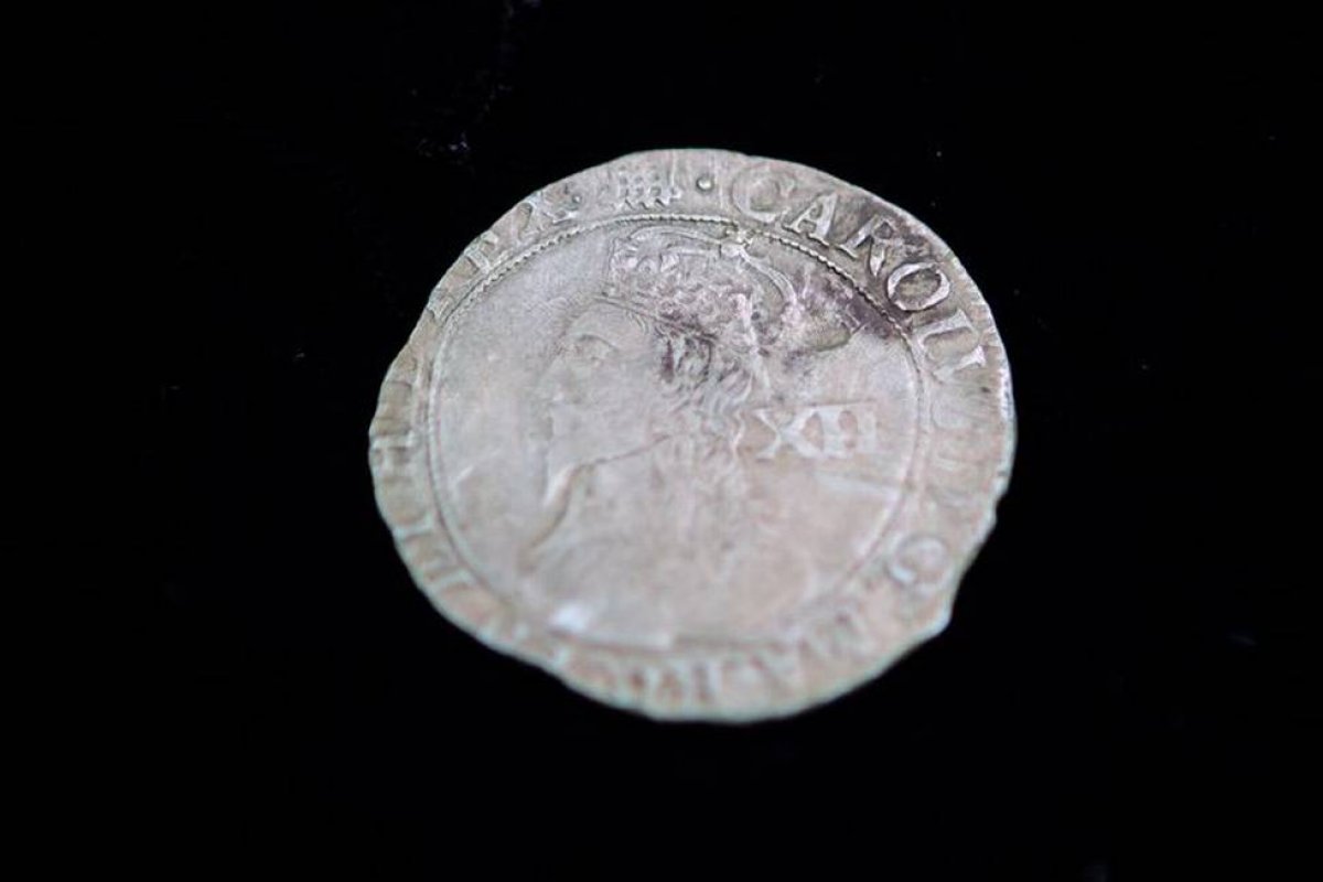 [Arqueólogos encontram moeda britânica de cerca de 380 anos nos Estados Unidos]