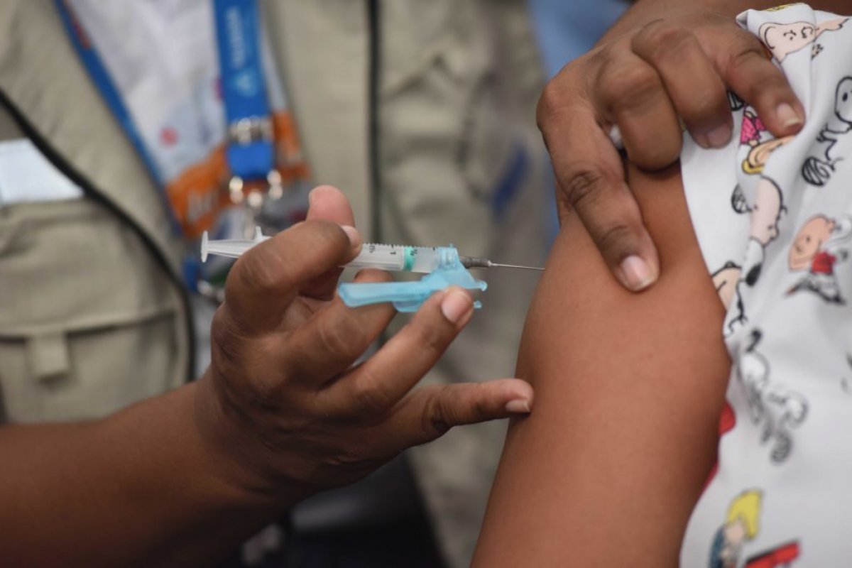 [Mais 33 mil pessoas são vacinadas em primeira dose na Bahia]