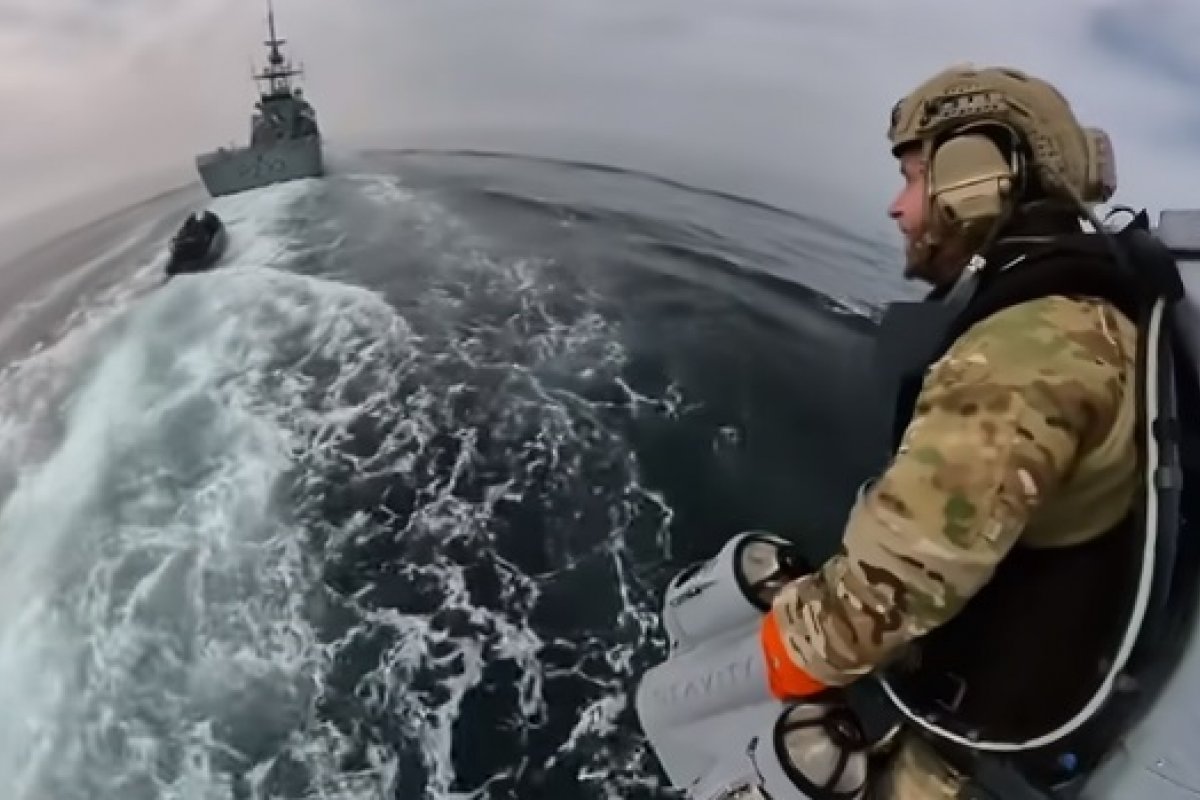 [Vídeo: Marinha inglesa testa mochila a jato para voar como 