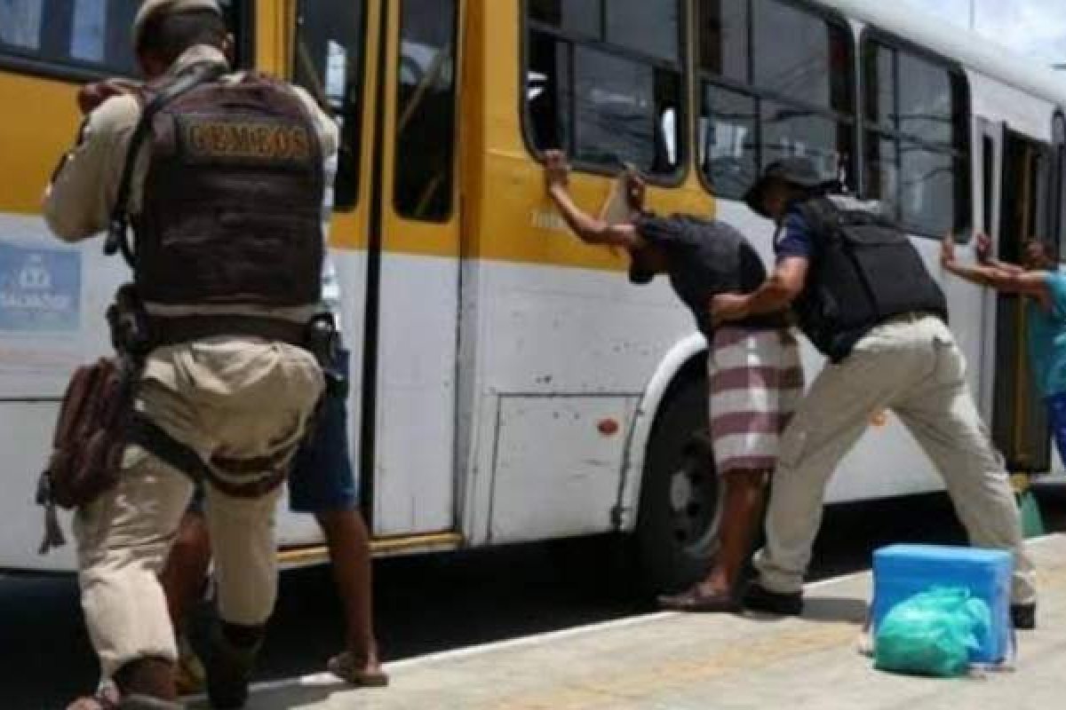 [Após intensificação da PM, ônibus é assaltado na Avenida San Martins em Salvador]