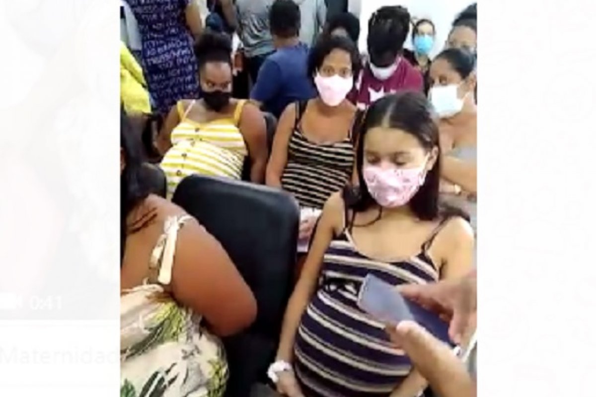 [Vídeo: mãe de gestante denuncia aglomeração e demora no atendimento em maternidade de Salvador]
