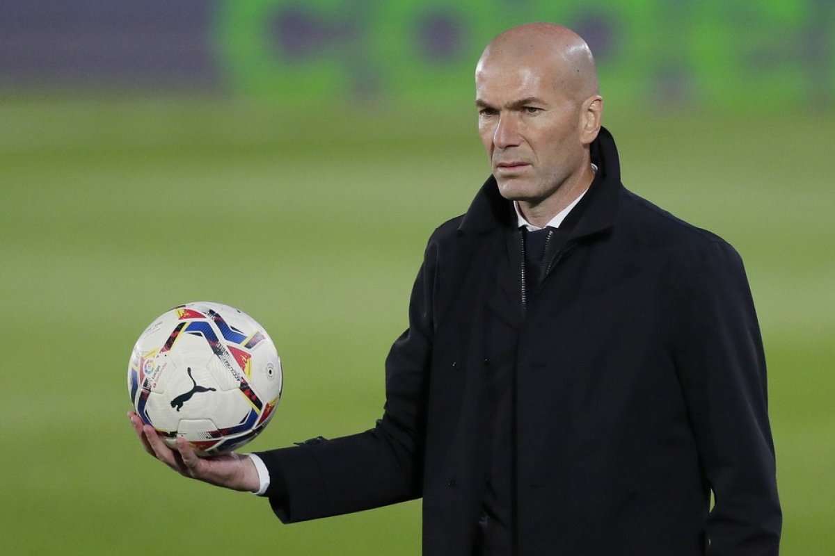 [Real Madrid confirma saída de Zinedine Zidane como técnico]