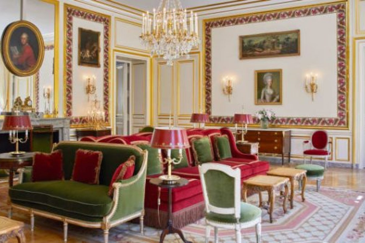[Com diárias a partir de 10 mil reais, hotel Le Grand Contrôle, é inaugurado dentro do Palácio de Versalhes]