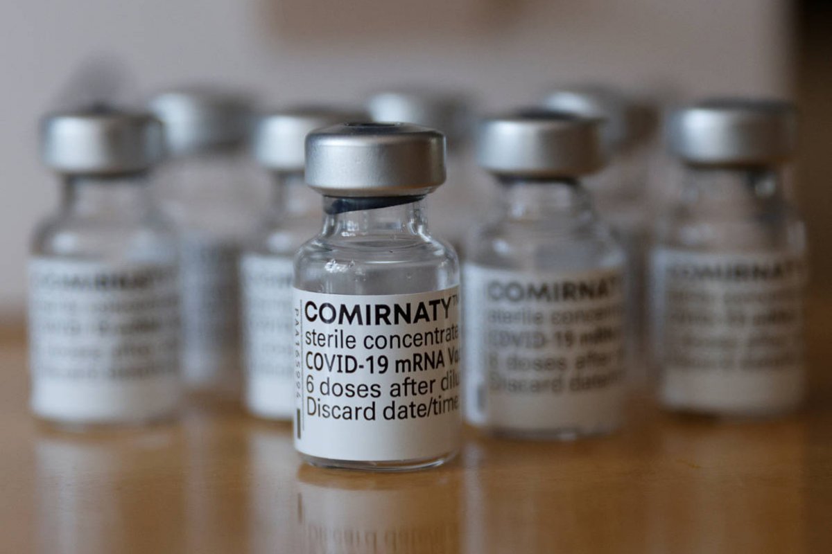 [Pfizer entrega936 mil doses da vacina contra Covid-19 ao Brasil nesta quinta-feira (10) ]