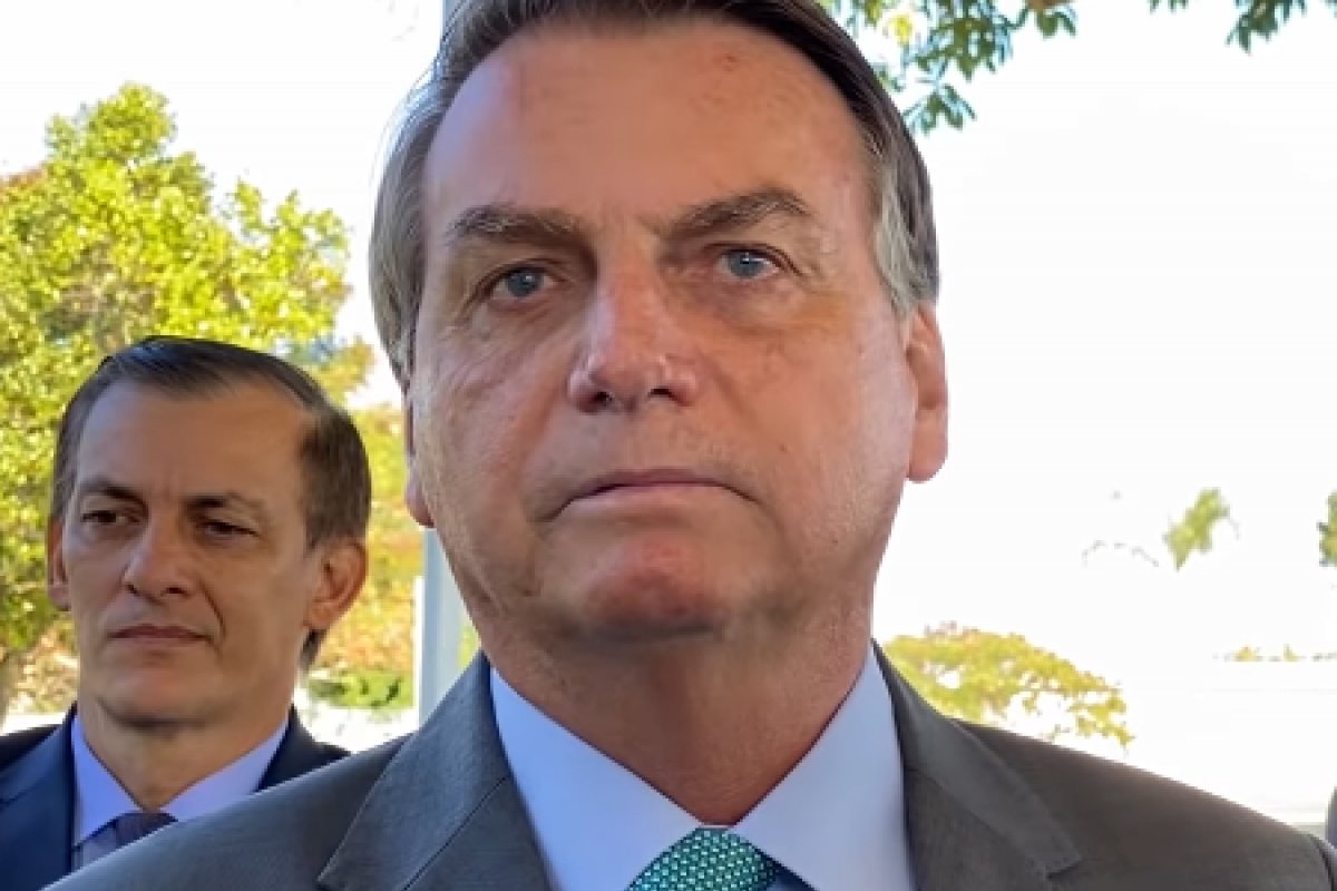 [Bolsonaro crítica decisão que permitiu o governador do Amazonas não comparecer à CPI da Covid]