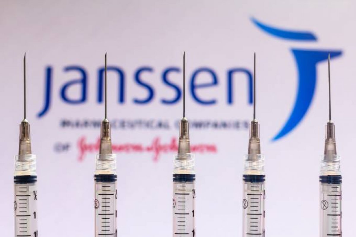 [Ministro da Saúde anuncia chegada de 1,5 milhão de doses da vacina da Janssen ao Brasil ]